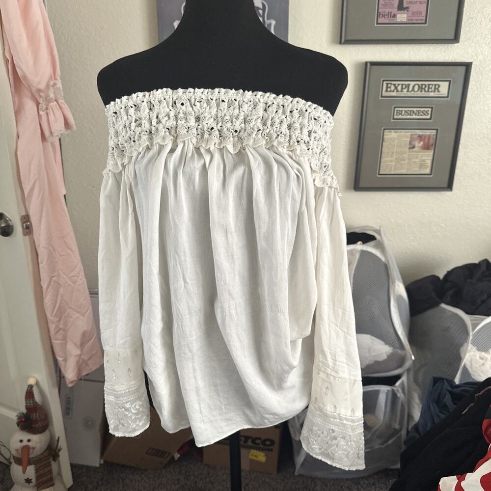 Off The Shoulder Hale Bob Top Size Large White